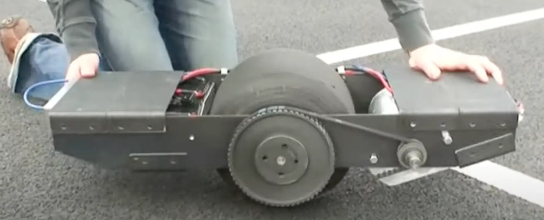 Onewheel zkonstruován Benem Smitherem.