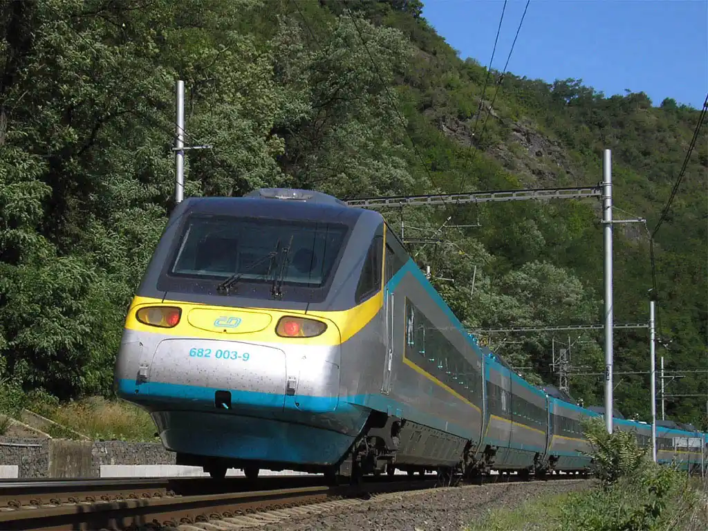 Trakční jednotka Asltom řady 680 Pendolino.